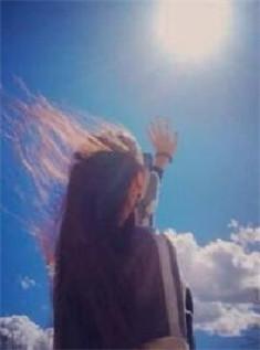 落日沉溺于橘色的海 晚风沦陷于赤城的爱是什么意思